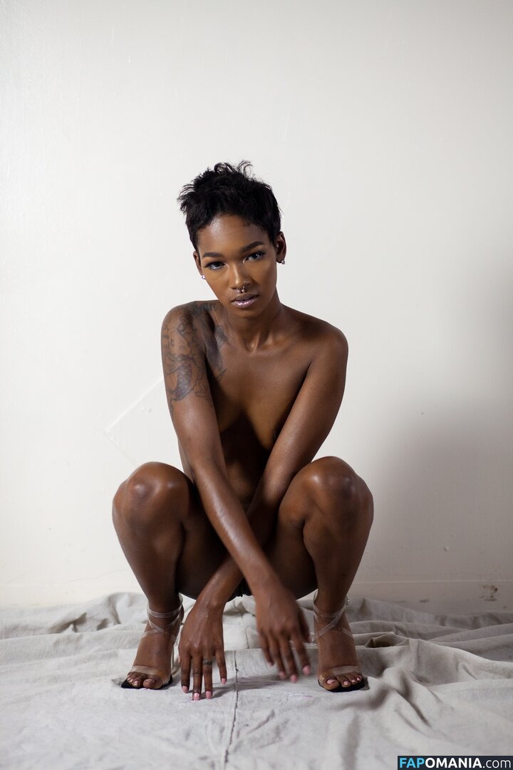 TheRealTiaReid / Tia Reid / corpsdedieu / https: / officialtiareid Nu OnlyFans  Foto vazada #14