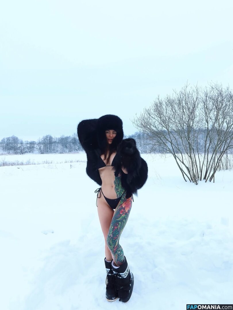Toma Zhdanova / tomato_mood Nu OnlyFans  Foto vazada #2