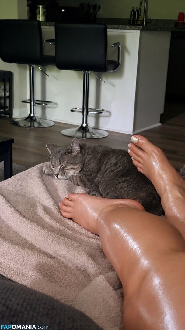 Tray.fitfever | Tray Soe / military / tray.fitfever Nu OnlyFans  Foto vazada #9
