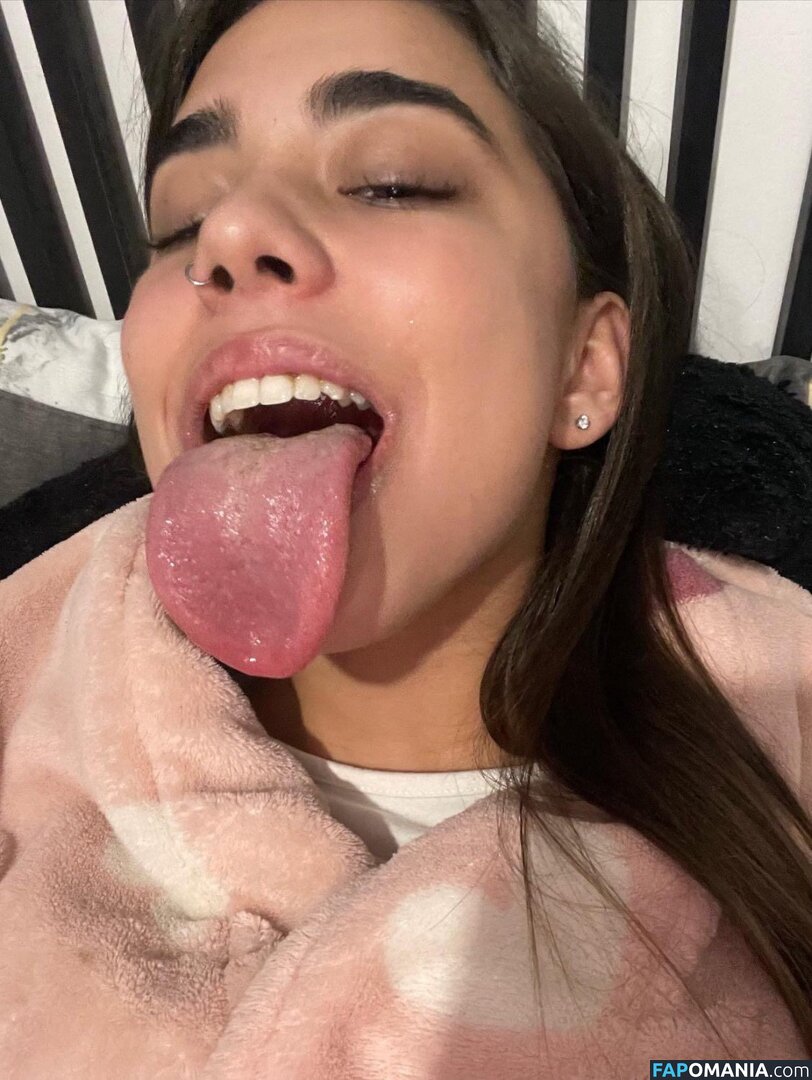 longuetongueegirl_ / noaablaancoo / u489105211 Nu OnlyFans  Foto vazada #2