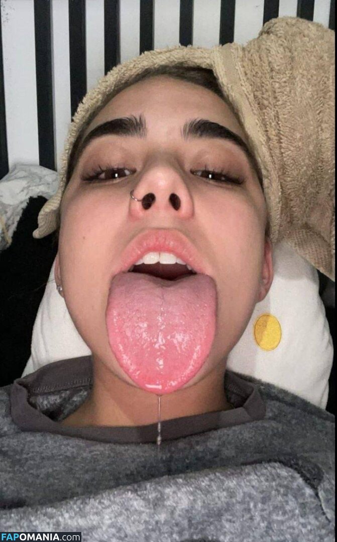 longuetongueegirl_ / noaablaancoo / u489105211 Nu OnlyFans  Foto vazada #4