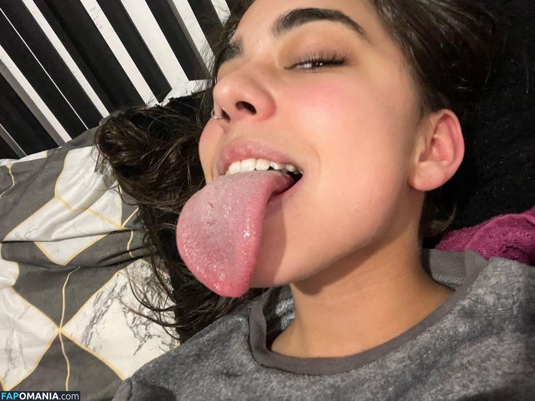 longuetongueegirl_ / noaablaancoo / u489105211 Nu OnlyFans  Foto vazada #5