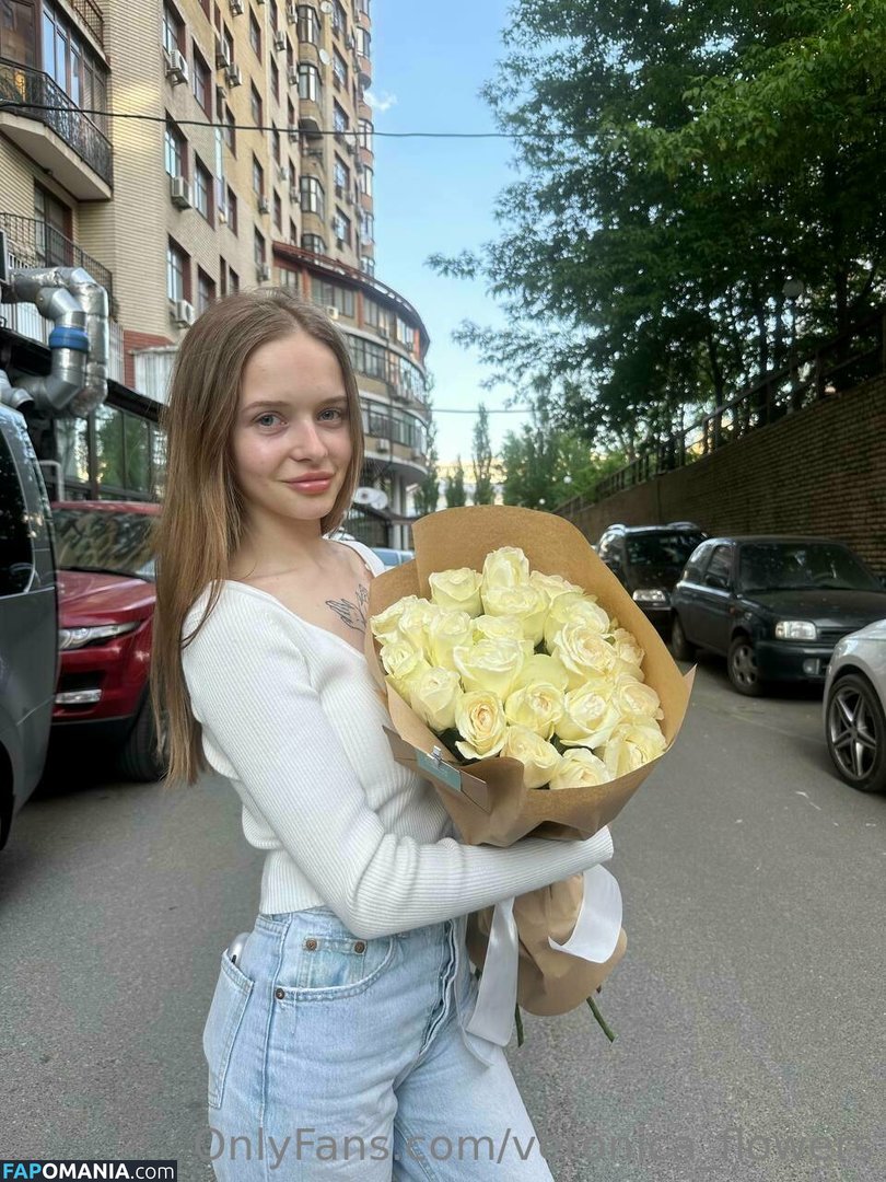 mzlovinmyself / veronica_flowers Nu OnlyFans  Foto vazada #11