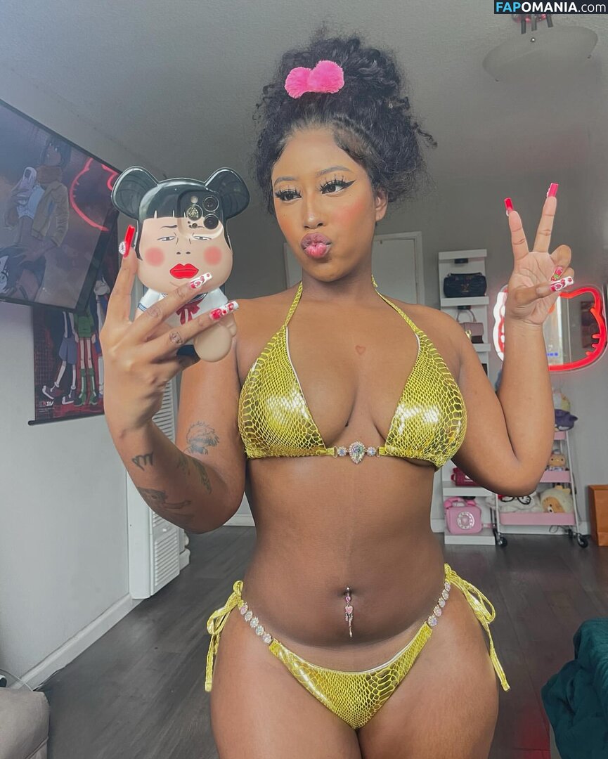 yungnena / yungnenaa Nu OnlyFans  Foto vazada #2