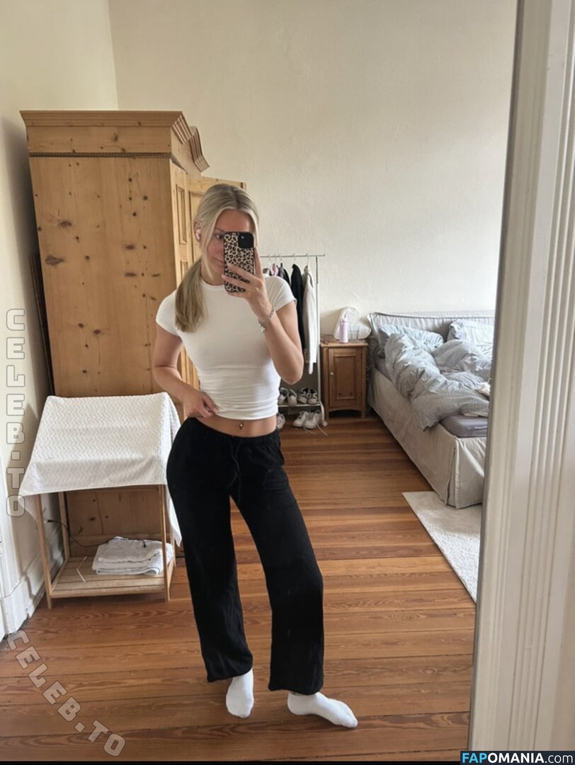 Zarah Ellen / zarah.ellen / zarah_eln Nu OnlyFans  Foto vazada #1