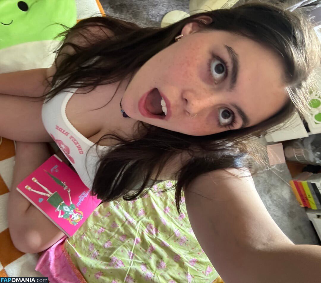 Zobug / snaiIgirl / zobug_ Nu OnlyFans  Foto vazada #11