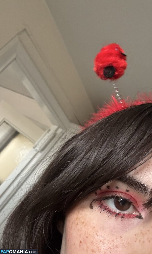 Zobug / snaiIgirl / zobug_ Nu OnlyFans  Foto vazada #18