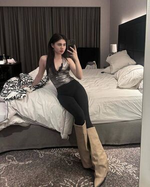 Zoe Levana